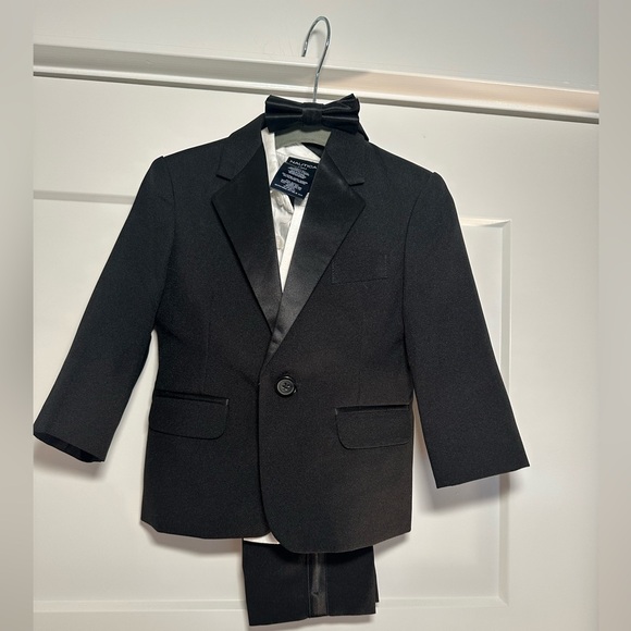 Nautica Toddler Tuxedo, 4-piece set, Nautica Brand, Size 18 months - Picture 1 of 16